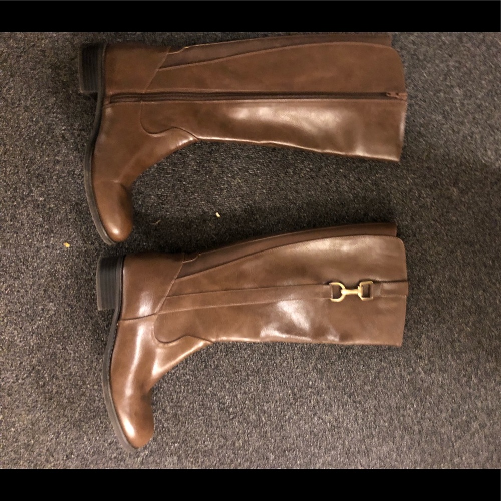 Like new zip up boots